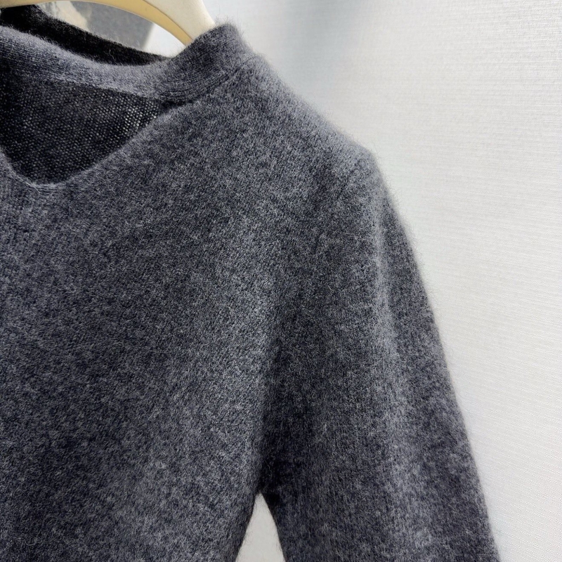 chr1st1an D10r sweaters